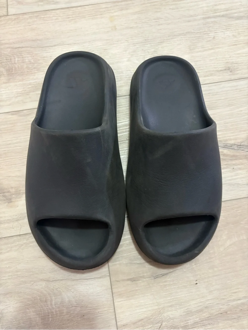 Yeezy Men's Black Slide Sandals - Minimal Slip-On Comfort Sz 11